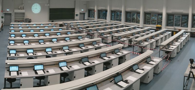 Notebookpool im Mikroskopiersaal